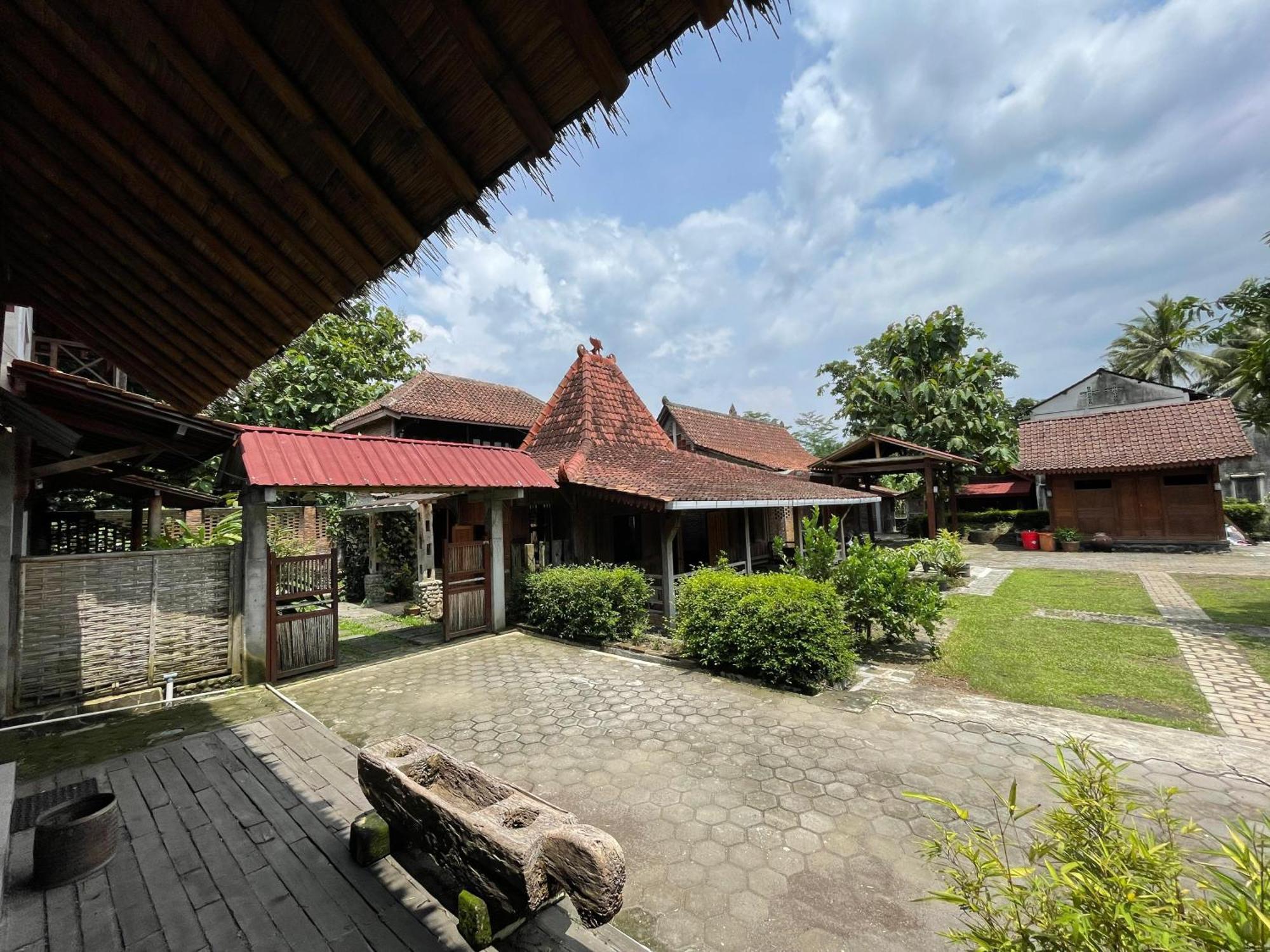 Saka Homestay Boutique & Cafe Magelang Zewnętrze zdjęcie